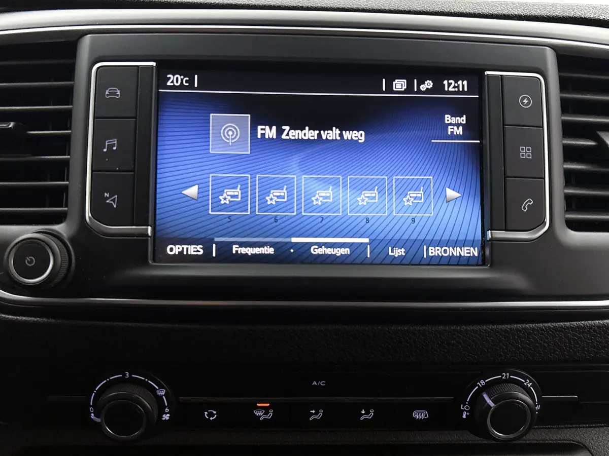 Compact SOH 92% / 3Pers. / Pdc+Camera / Navigatie/ Airco / Cruise-ctr. / Apk 11-2027