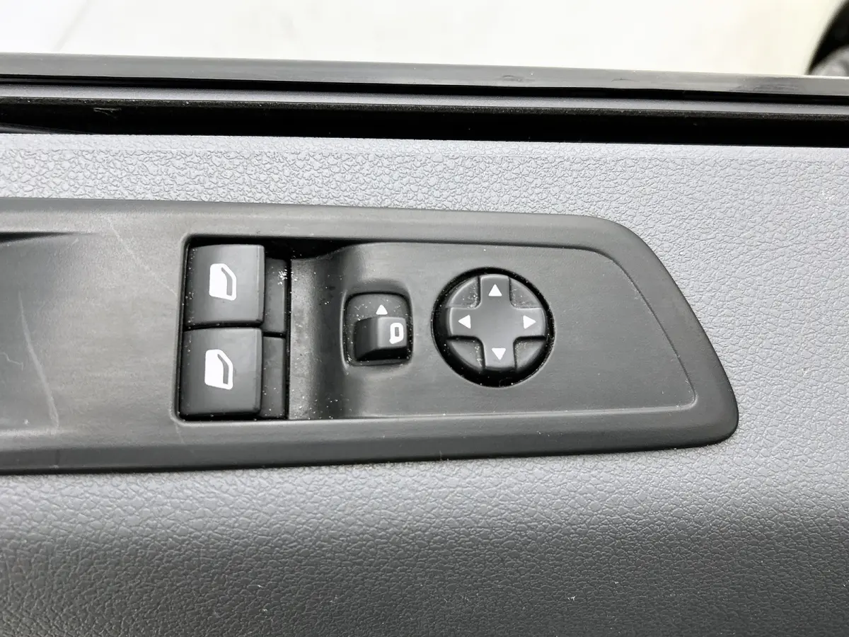 Compact SOH 92% / 3Pers. / Pdc+Camera / Navigatie/ Airco / Cruise-ctr. / Apk 11-2027