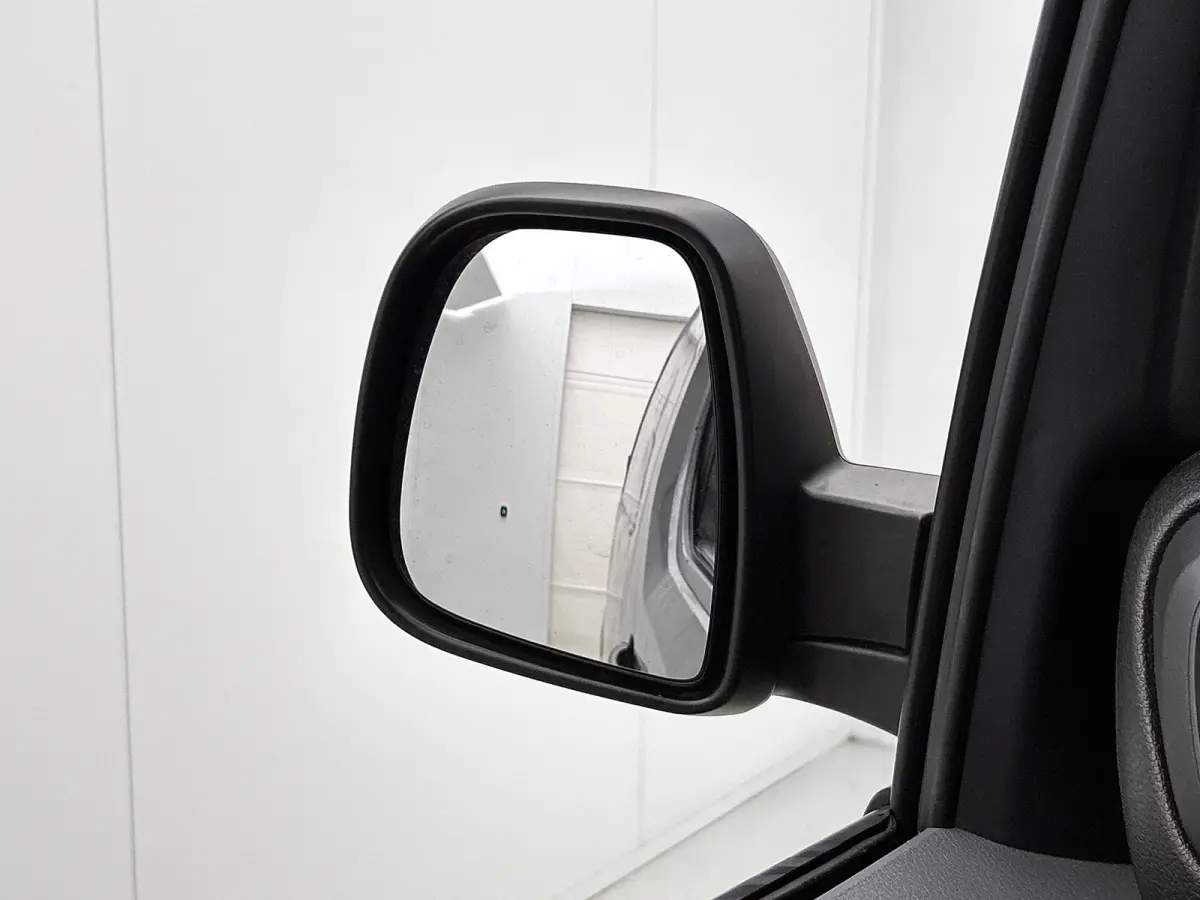 Compact SOH 92% / 3Pers. / Pdc+Camera / Navigatie/ Airco / Cruise-ctr. / Apk 11-2027