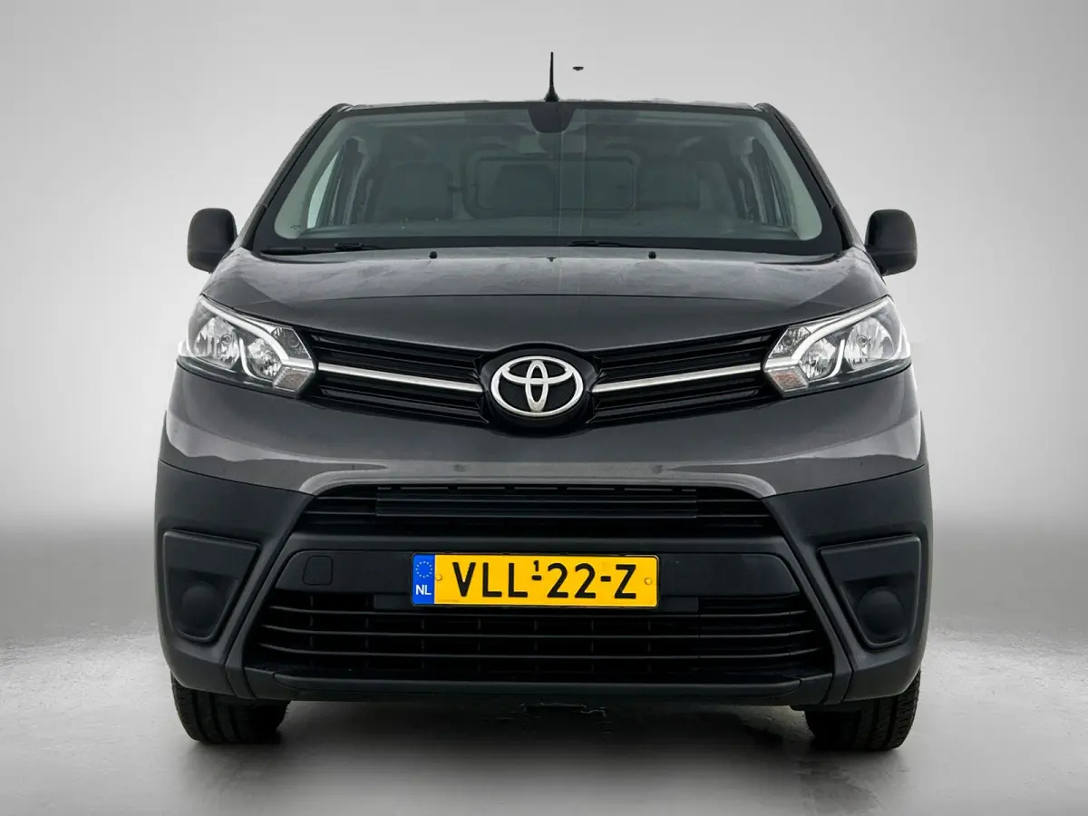 Compact SOH 92% / 3Pers. / Pdc+Camera / Navigatie/ Airco / Cruise-ctr. / Apk 11-2027