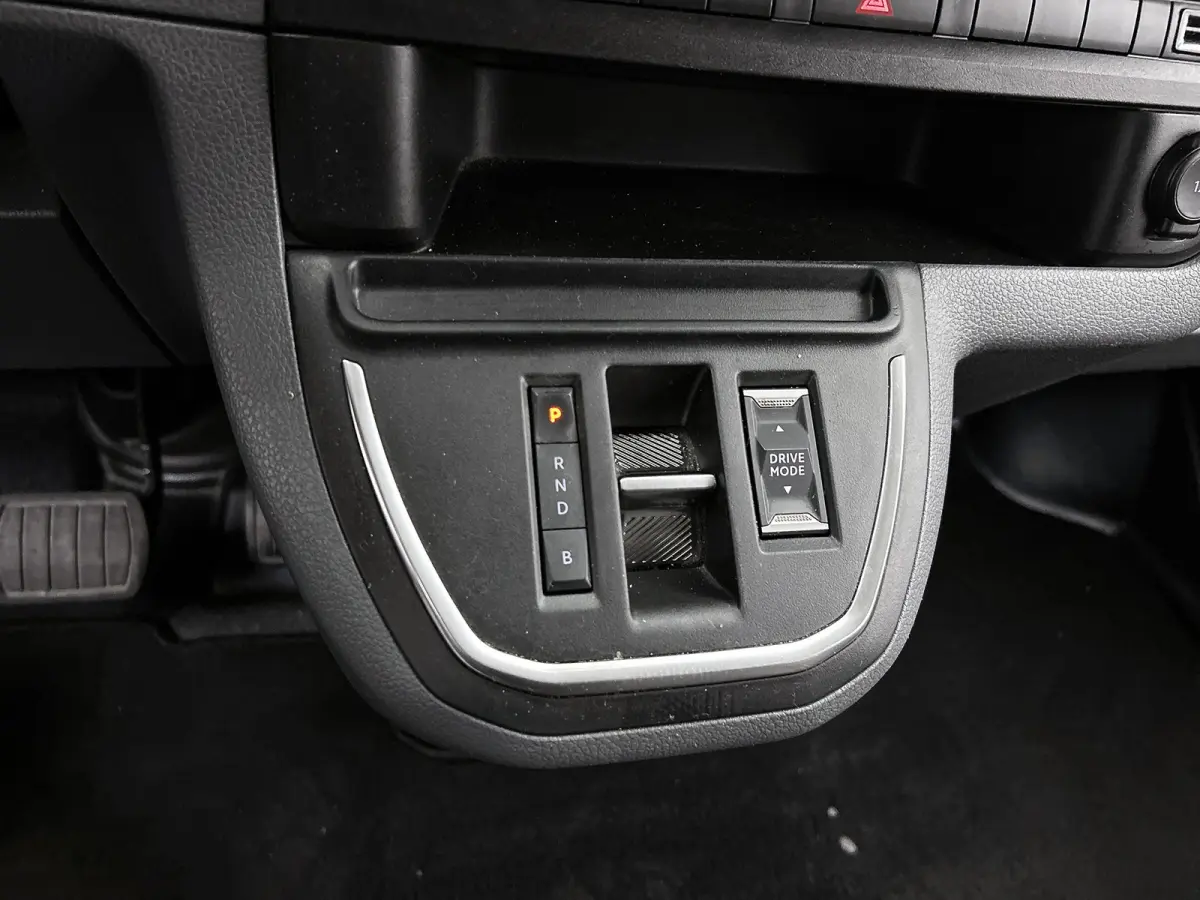 Compact SOH 92% / 3Pers. / Pdc+Camera / Navigatie/ Airco / Cruise-ctr. / Apk 11-2027