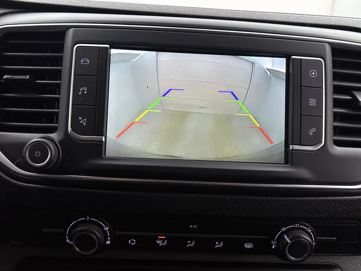 Compact SOH 92% / 3Pers. / Pdc+Camera / Navigatie/ Airco / Cruise-ctr. / Apk 11-2027