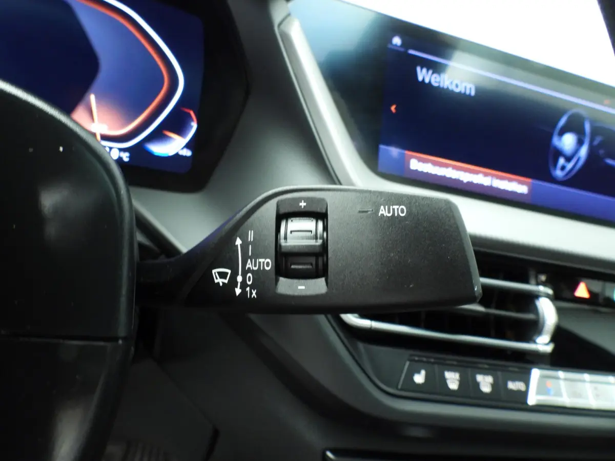218i | LED | Leder | Navigatie | Active cruise | Panoramadak | Trekhaak | Stoelverwarming | DAB | hifi speakers | Alu 18 inch