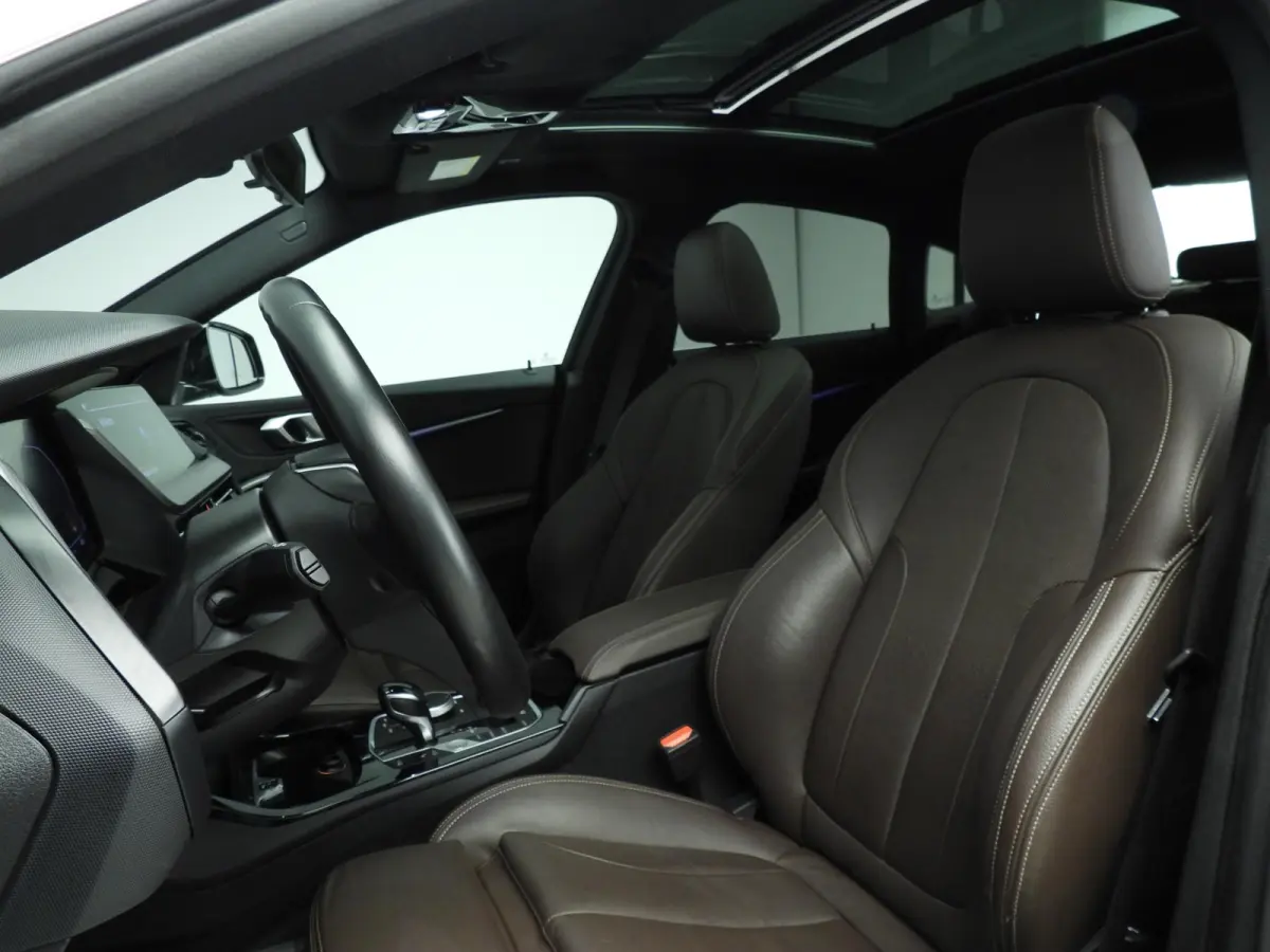218i | LED | Leder | Navigatie | Active cruise | Panoramadak | Trekhaak | Stoelverwarming | DAB | hifi speakers | Alu 18 inch