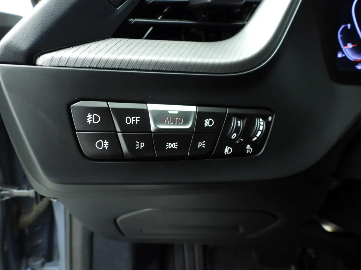 218i | LED | Leder | Navigatie | Active cruise | Panoramadak | Trekhaak | Stoelverwarming | DAB | hifi speakers | Alu 18 inch