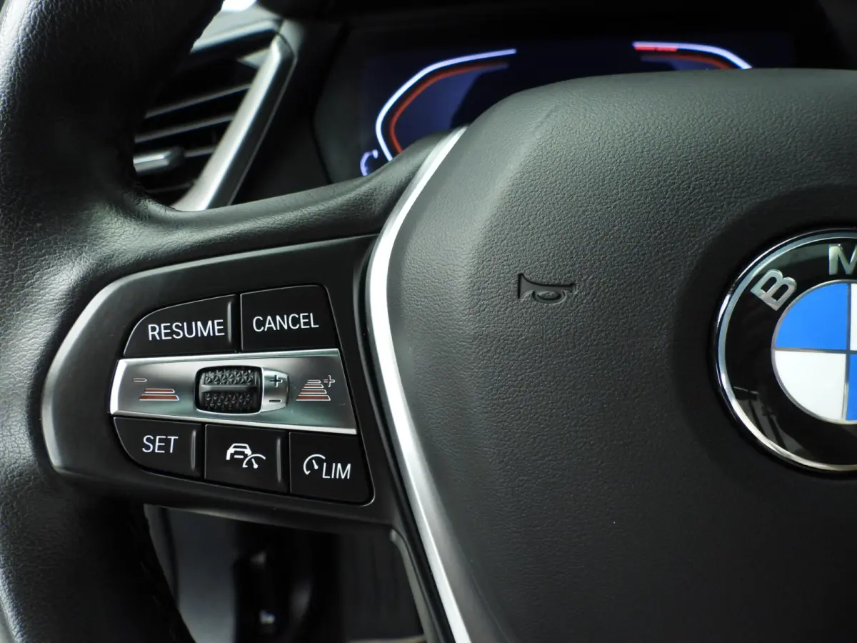218i | LED | Leder | Navigatie | Active cruise | Panoramadak | Trekhaak | Stoelverwarming | DAB | hifi speakers | Alu 18 inch