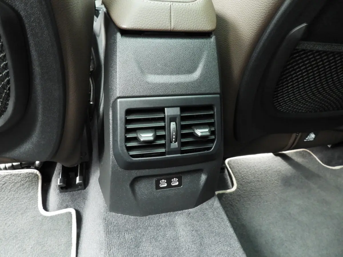218i | LED | Leder | Navigatie | Active cruise | Panoramadak | Trekhaak | Stoelverwarming | DAB | hifi speakers | Alu 18 inch
