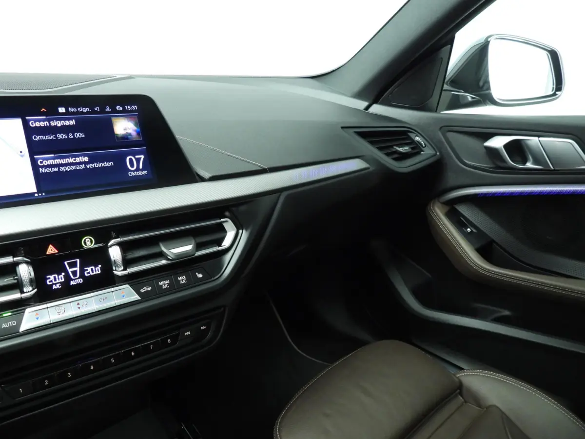 218i | LED | Leder | Navigatie | Active cruise | Panoramadak | Trekhaak | Stoelverwarming | DAB | hifi speakers | Alu 18 inch