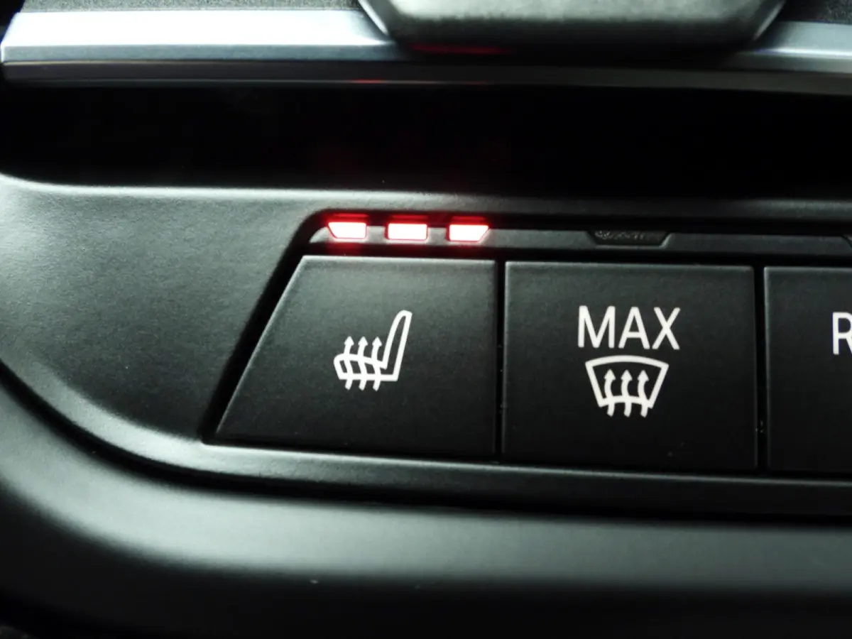 218i | LED | Leder | Navigatie | Active cruise | Panoramadak | Trekhaak | Stoelverwarming | DAB | hifi speakers | Alu 18 inch