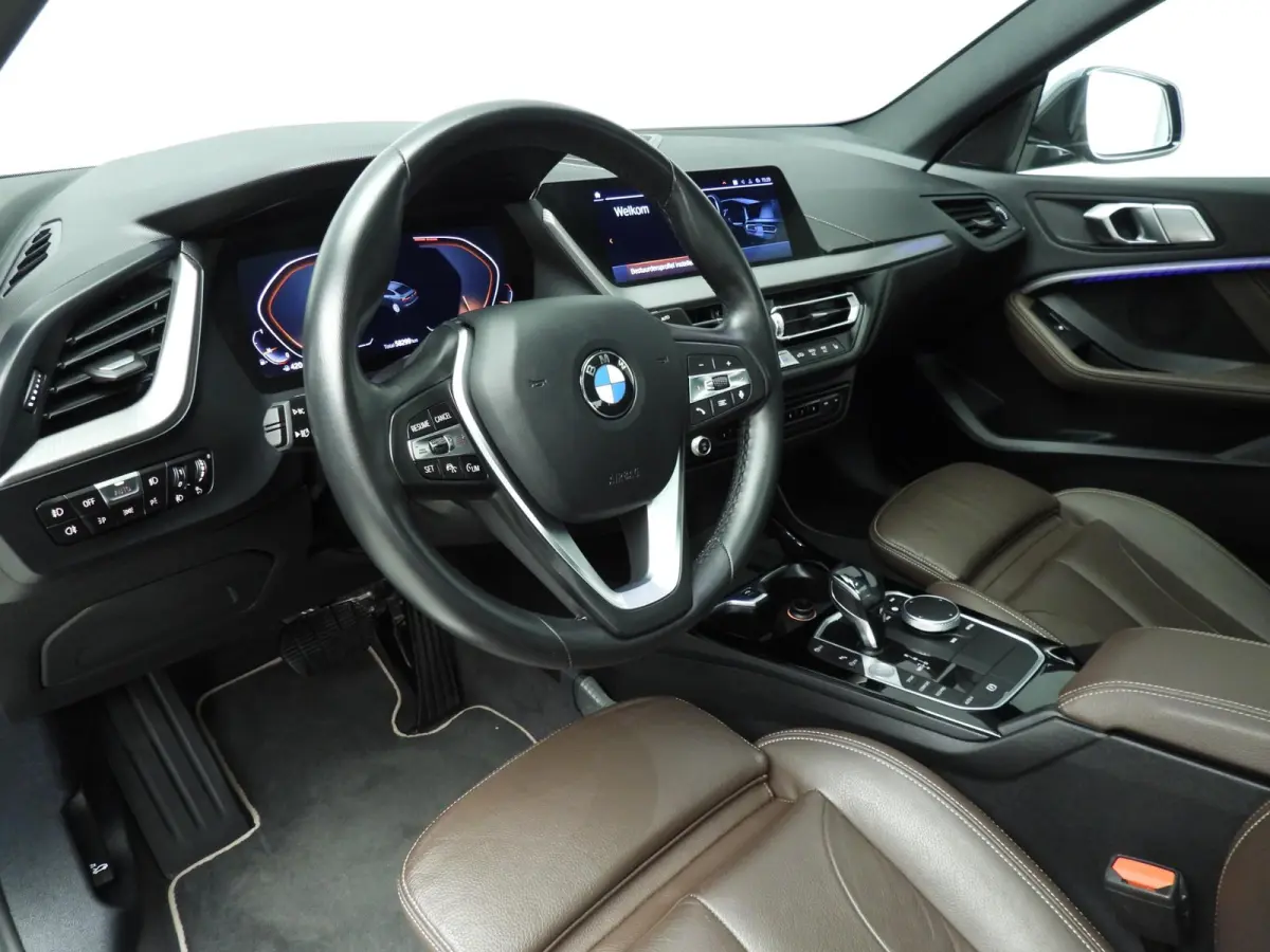 218i | LED | Leder | Navigatie | Active cruise | Panoramadak | Trekhaak | Stoelverwarming | DAB | hifi speakers | Alu 18 inch