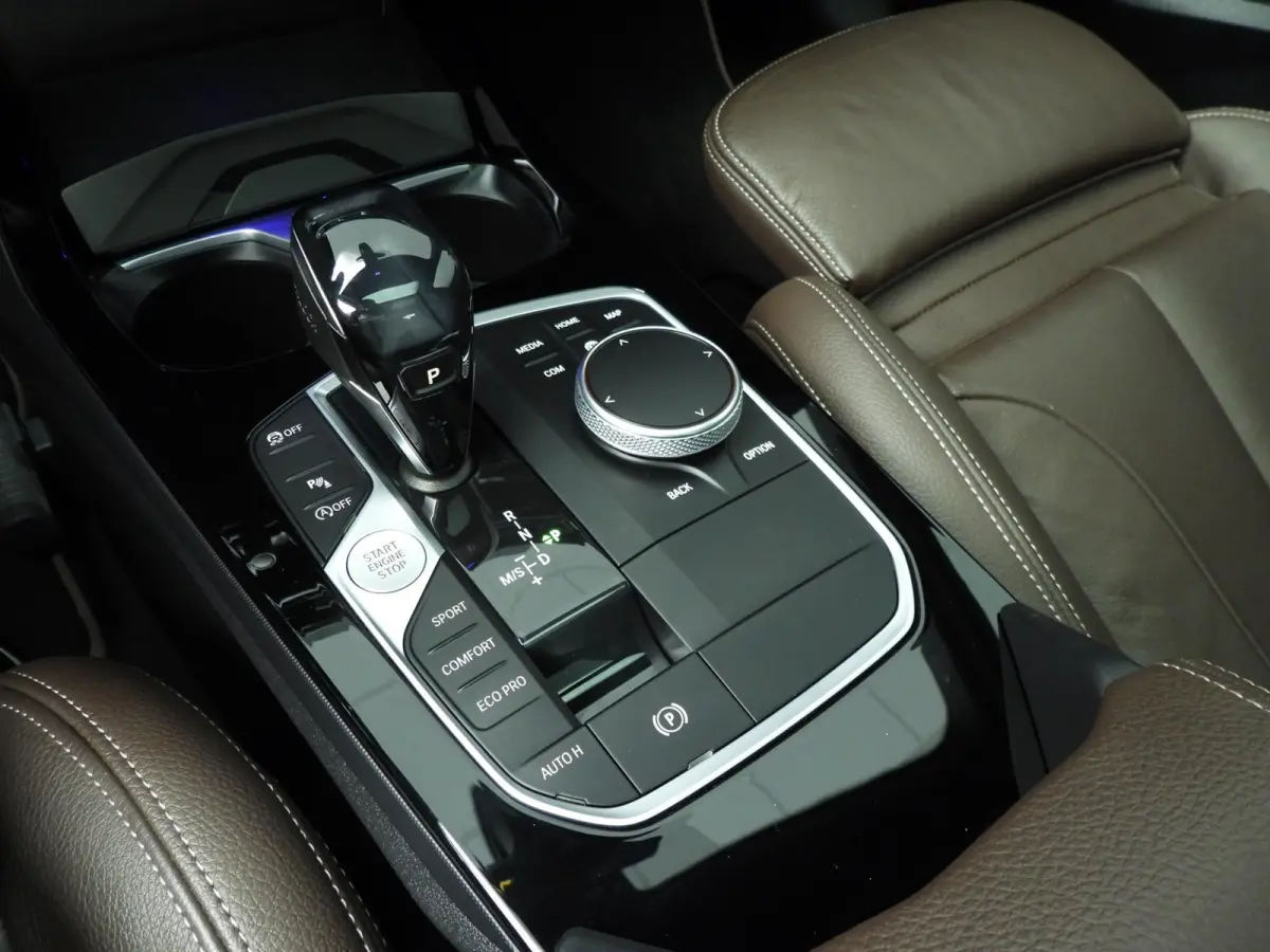 218i | LED | Leder | Navigatie | Active cruise | Panoramadak | Trekhaak | Stoelverwarming | DAB | hifi speakers | Alu 18 inch