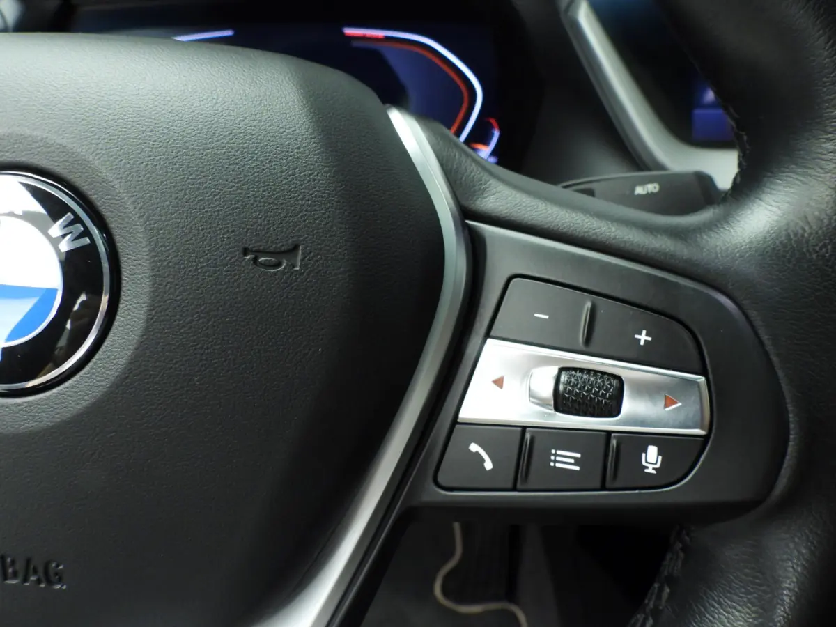 218i | LED | Leder | Navigatie | Active cruise | Panoramadak | Trekhaak | Stoelverwarming | DAB | hifi speakers | Alu 18 inch