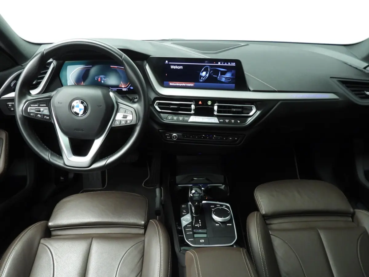 218i | LED | Leder | Navigatie | Active cruise | Panoramadak | Trekhaak | Stoelverwarming | DAB | hifi speakers | Alu 18 inch