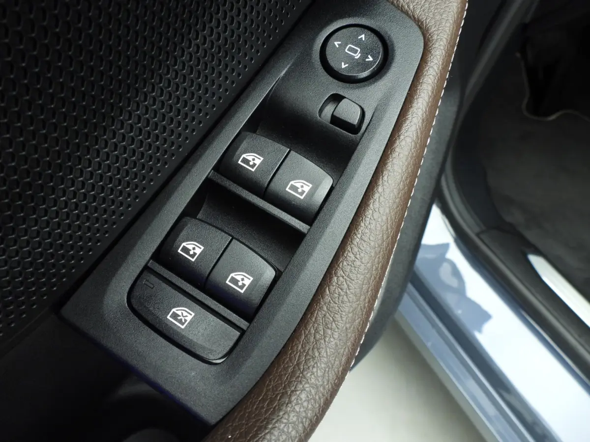 218i | LED | Leder | Navigatie | Active cruise | Panoramadak | Trekhaak | Stoelverwarming | DAB | hifi speakers | Alu 18 inch