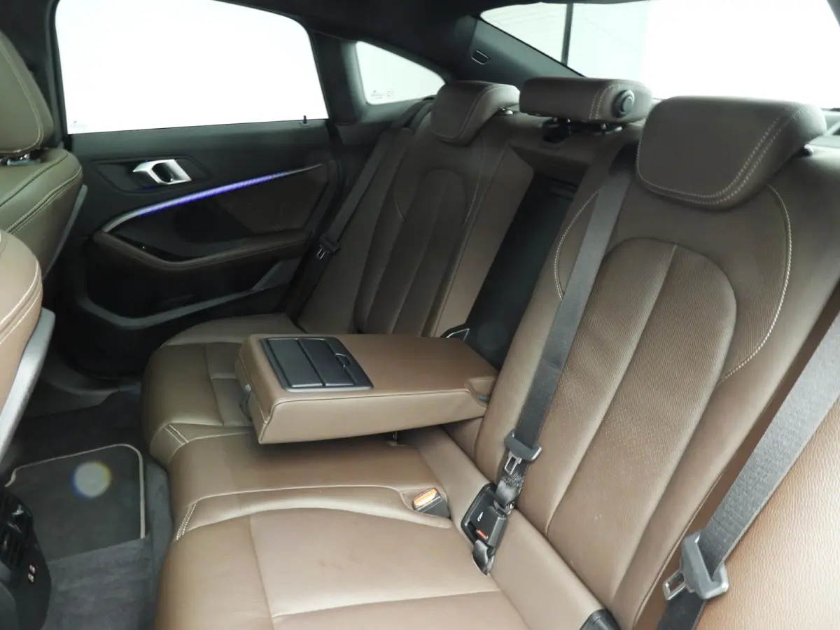 218i | LED | Leder | Navigatie | Active cruise | Panoramadak | Trekhaak | Stoelverwarming | DAB | hifi speakers | Alu 18 inch