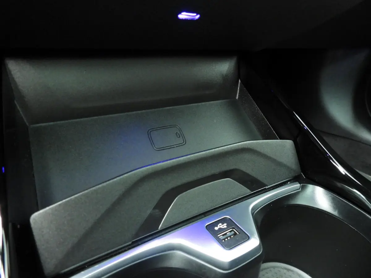 218i | LED | Leder | Navigatie | Active cruise | Panoramadak | Trekhaak | Stoelverwarming | DAB | hifi speakers | Alu 18 inch