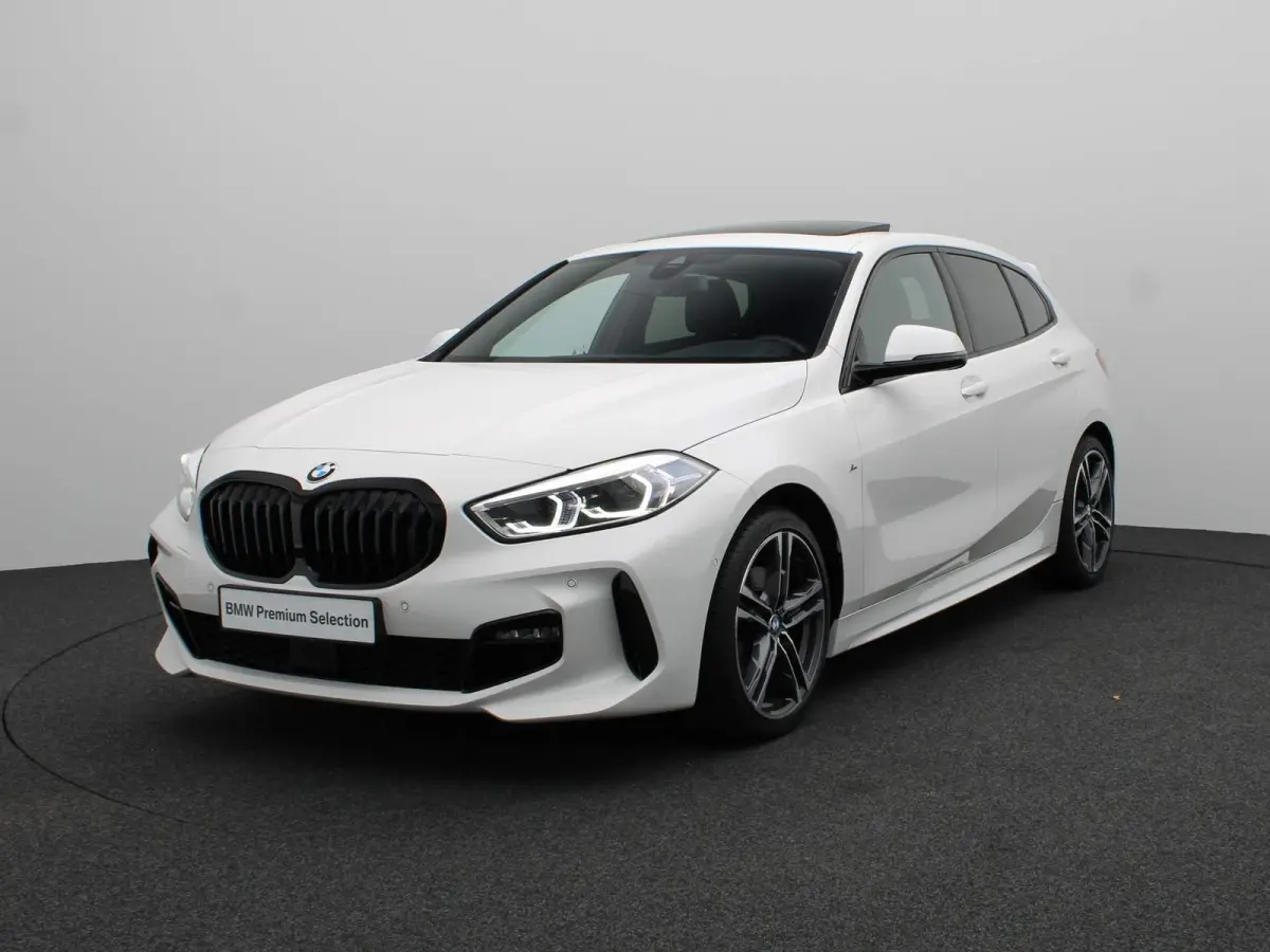 5-deurs 118i High Executive | Model M Sport | Audio Media Pack | Parking Pack | Panoramadak | DAB | HiFi | 18''