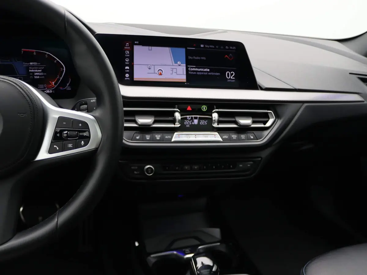 5-deurs 118i High Executive | Model M Sport | Audio Media Pack | Parking Pack | Panoramadak | DAB | HiFi | 18''