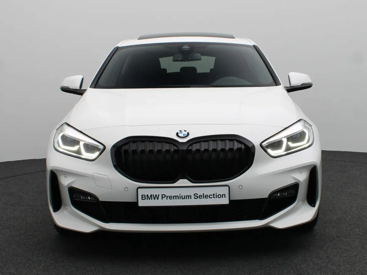 5-deurs 118i High Executive | Model M Sport | Audio Media Pack | Parking Pack | Panoramadak | DAB | HiFi | 18''