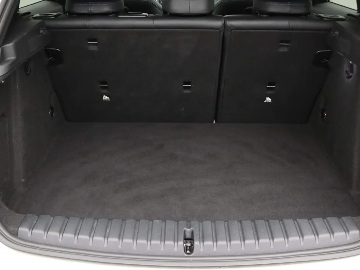5-deurs 118i High Executive | Model M Sport | Audio Media Pack | Parking Pack | Panoramadak | DAB | HiFi | 18''