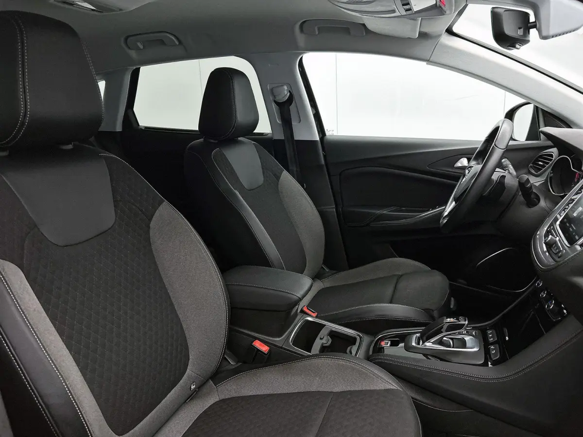 1.6 300pk Hybrid4 Innovation Automaat | Elektrische Achterklep | AGR-Bestuurdersstoel | Navigatie | Climate Control | Cruise Control | Camera | Dodehoekdetectie | Apple Carplay/Android Auto 
