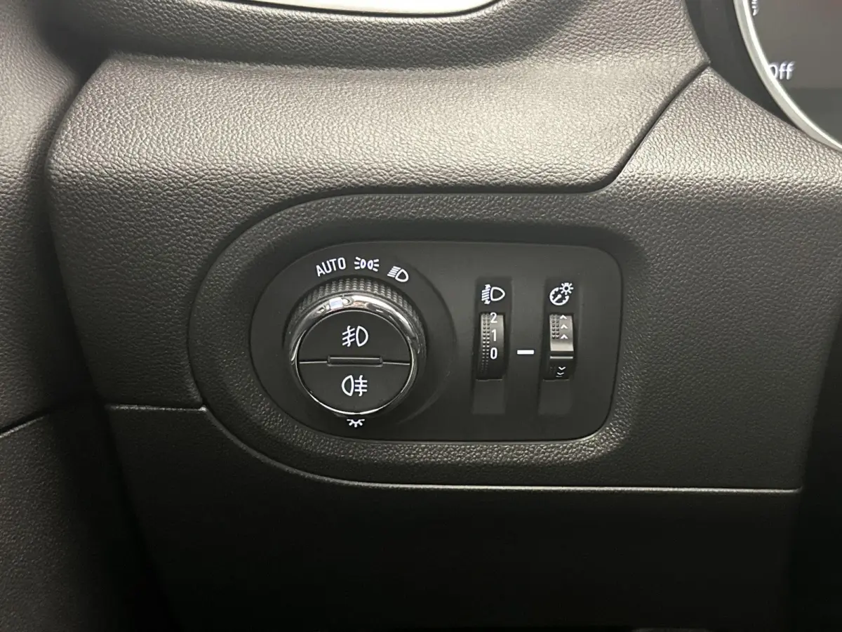 1.6 300pk Hybrid4 Innovation Automaat | Elektrische Achterklep | AGR-Bestuurdersstoel | Navigatie | Climate Control | Cruise Control | Camera | Dodehoekdetectie | Apple Carplay/Android Auto 