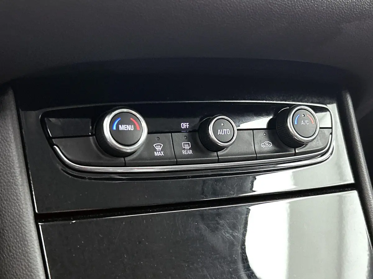 1.6 300pk Hybrid4 Innovation Automaat | Elektrische Achterklep | AGR-Bestuurdersstoel | Navigatie | Climate Control | Cruise Control | Camera | Dodehoekdetectie | Apple Carplay/Android Auto 