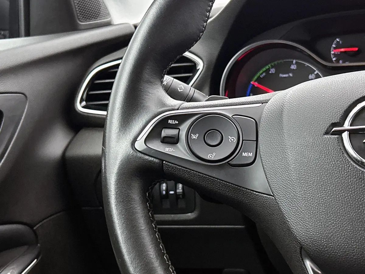 1.6 300pk Hybrid4 Innovation Automaat | Elektrische Achterklep | AGR-Bestuurdersstoel | Navigatie | Climate Control | Cruise Control | Camera | Dodehoekdetectie | Apple Carplay/Android Auto 