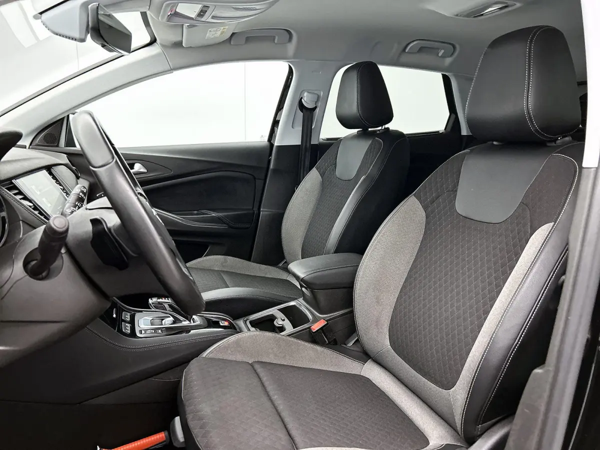 1.6 300pk Hybrid4 Innovation Automaat | Elektrische Achterklep | AGR-Bestuurdersstoel | Navigatie | Climate Control | Cruise Control | Camera | Dodehoekdetectie | Apple Carplay/Android Auto 