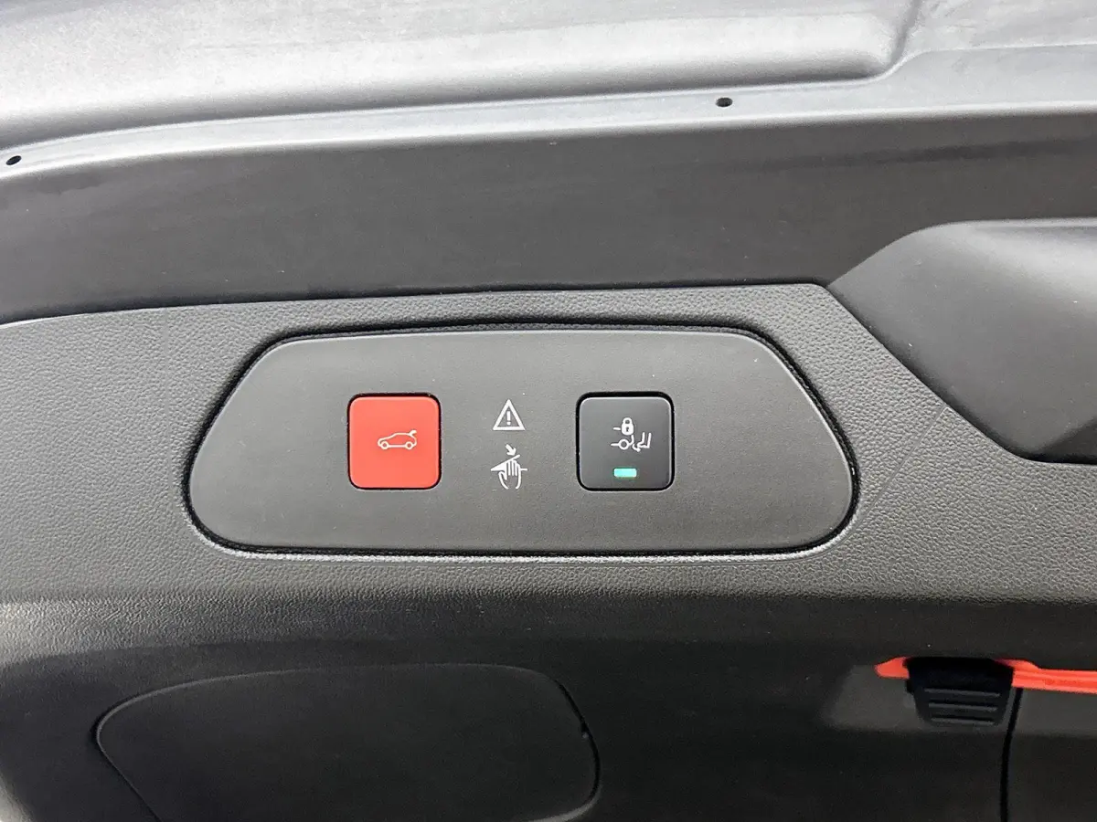 1.6 300pk Hybrid4 Innovation Automaat | Elektrische Achterklep | AGR-Bestuurdersstoel | Navigatie | Climate Control | Cruise Control | Camera | Dodehoekdetectie | Apple Carplay/Android Auto 