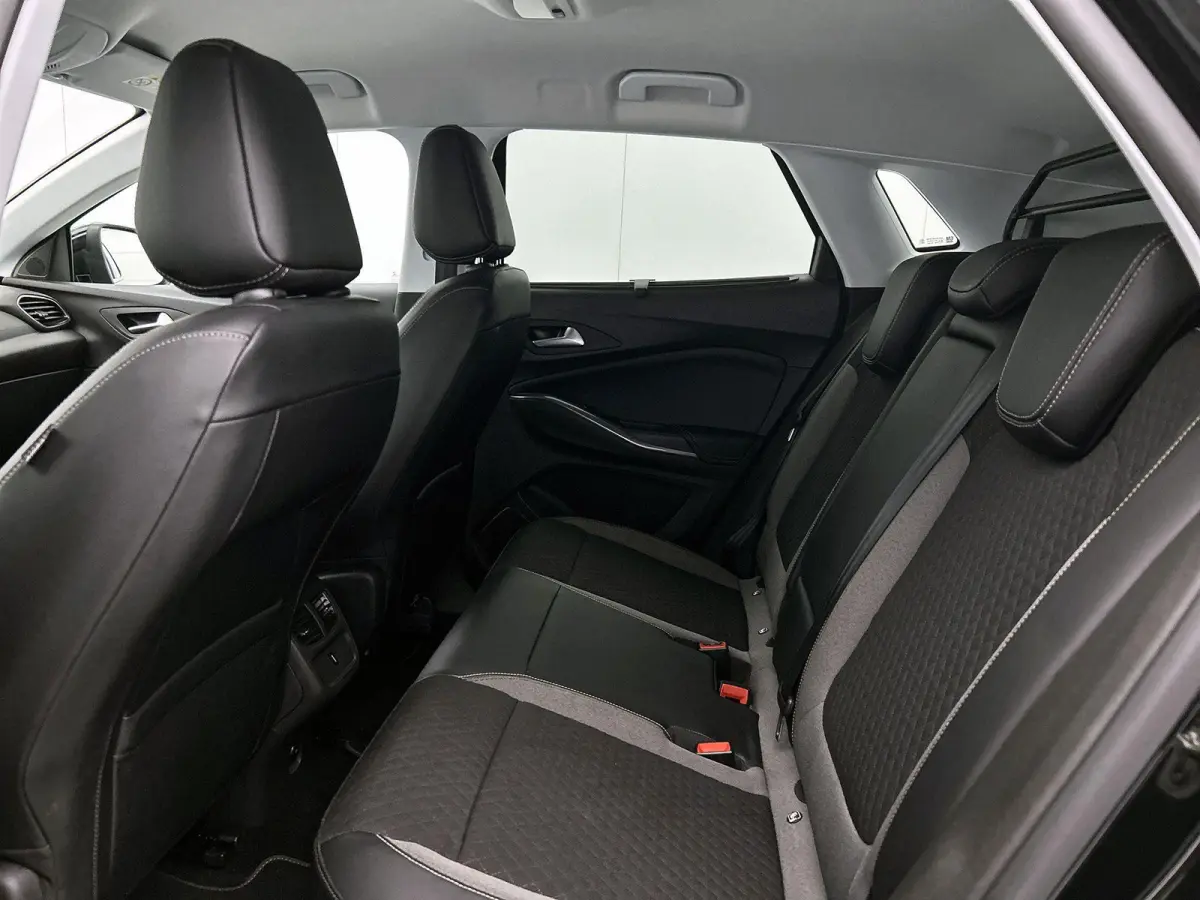 1.6 300pk Hybrid4 Innovation Automaat | Elektrische Achterklep | AGR-Bestuurdersstoel | Navigatie | Climate Control | Cruise Control | Camera | Dodehoekdetectie | Apple Carplay/Android Auto 