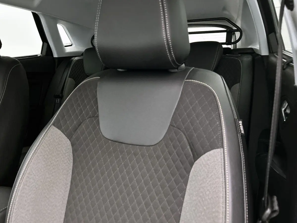 1.6 300pk Hybrid4 Innovation Automaat | Elektrische Achterklep | AGR-Bestuurdersstoel | Navigatie | Climate Control | Cruise Control | Camera | Dodehoekdetectie | Apple Carplay/Android Auto 