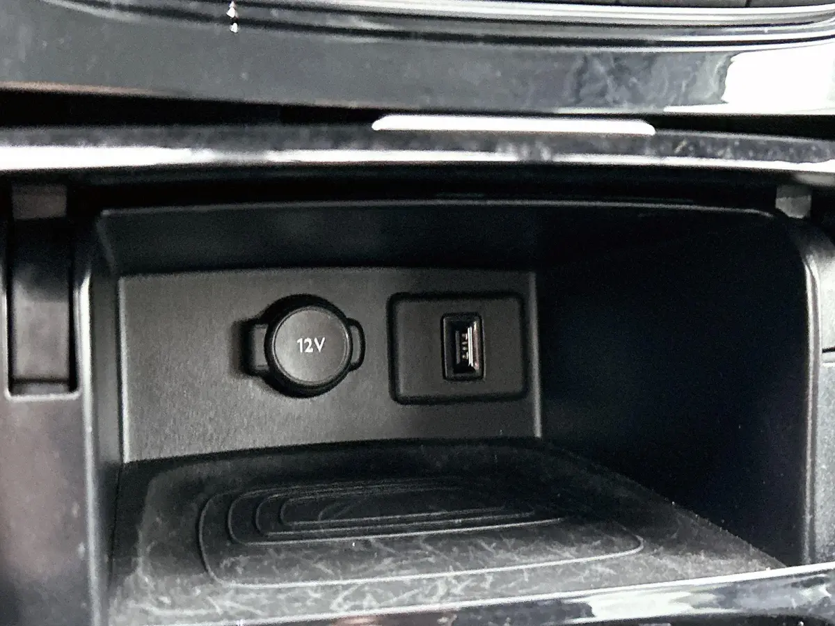 1.6 300pk Hybrid4 Innovation Automaat | Elektrische Achterklep | AGR-Bestuurdersstoel | Navigatie | Climate Control | Cruise Control | Camera | Dodehoekdetectie | Apple Carplay/Android Auto 