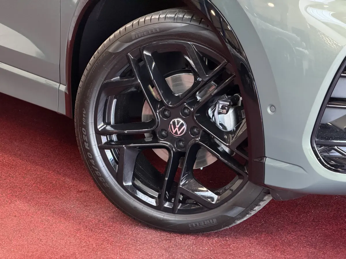 1.5 eTSI 150PK ZNDR STEKKER DSG R-Line Black Style | Panorama | HUD | Trekhaak | 360° Camera | Nieuw