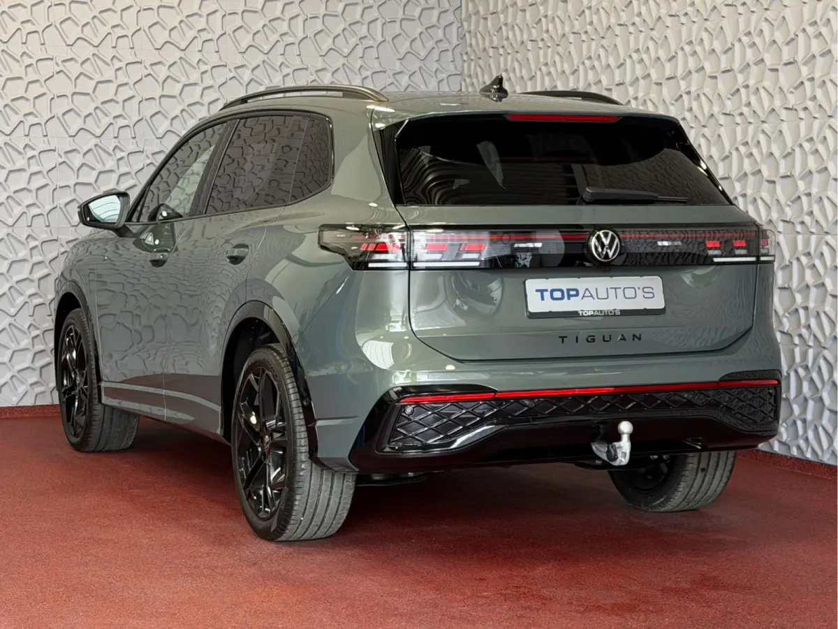1.5 eTSI 150PK ZNDR STEKKER DSG R-Line Black Style | Panorama | HUD | Trekhaak | 360° Camera | Nieuw