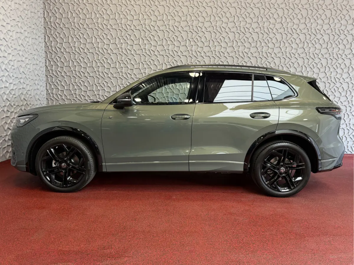 1.5 eTSI 150PK ZNDR STEKKER DSG R-Line Black Style | Panorama | HUD | Trekhaak | 360° Camera | Nieuw