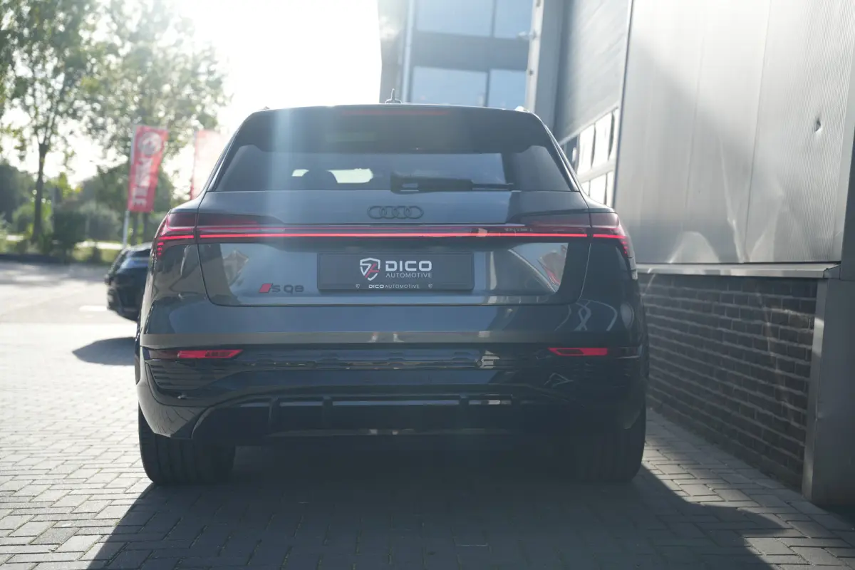 SQ8 Quattro 115 kWh 503 pk / BTW-Auto/ Lucht-Vering/ RS-Stoelen/ Stoel.Verw/ Head-Up/ B&O-3D/ 360-Camera/ Matrix-Led/ Keyless/ 22'' LMV