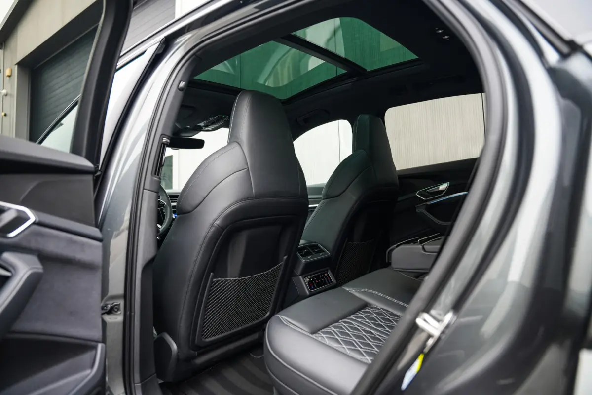 SQ8 Quattro 115 kWh 503 pk / BTW-Auto/ 100%SOH/ Lucht-Vering/ RS-Stoelen/ Stoel.Verw/ Head-Up/ B&O-3D/ 360-Camera/ Matrix-Led/ Keyless/ 22'' LMV