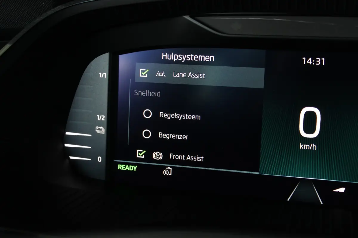1.4 TSI iV PHEV Business Edition Trekhaak | Carplay | Stoelverw. | Camera | Navi | Bluetooth | 18” LMV | PDC V+A
