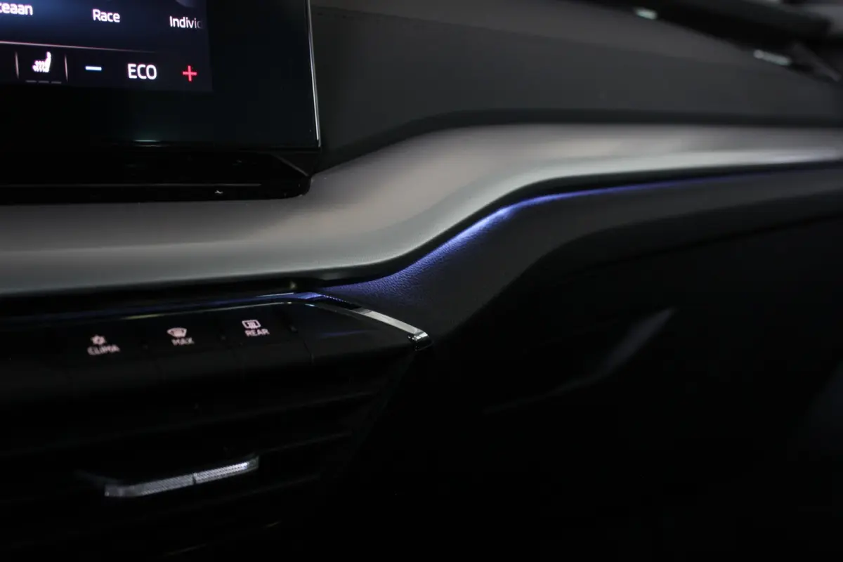 1.4 TSI iV PHEV Business Edition Trekhaak | Carplay | Stoelverw. | Camera | Navi | Bluetooth | 18” LMV | PDC V+A