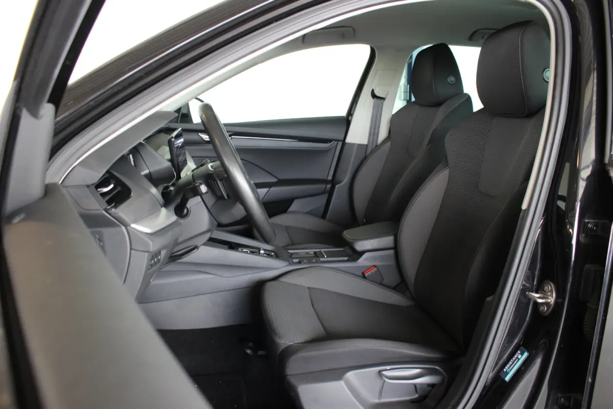 1.4 TSI iV PHEV Business Edition Trekhaak | Carplay | Stoelverw. | Camera | Navi | Bluetooth | 18” LMV | PDC V+A