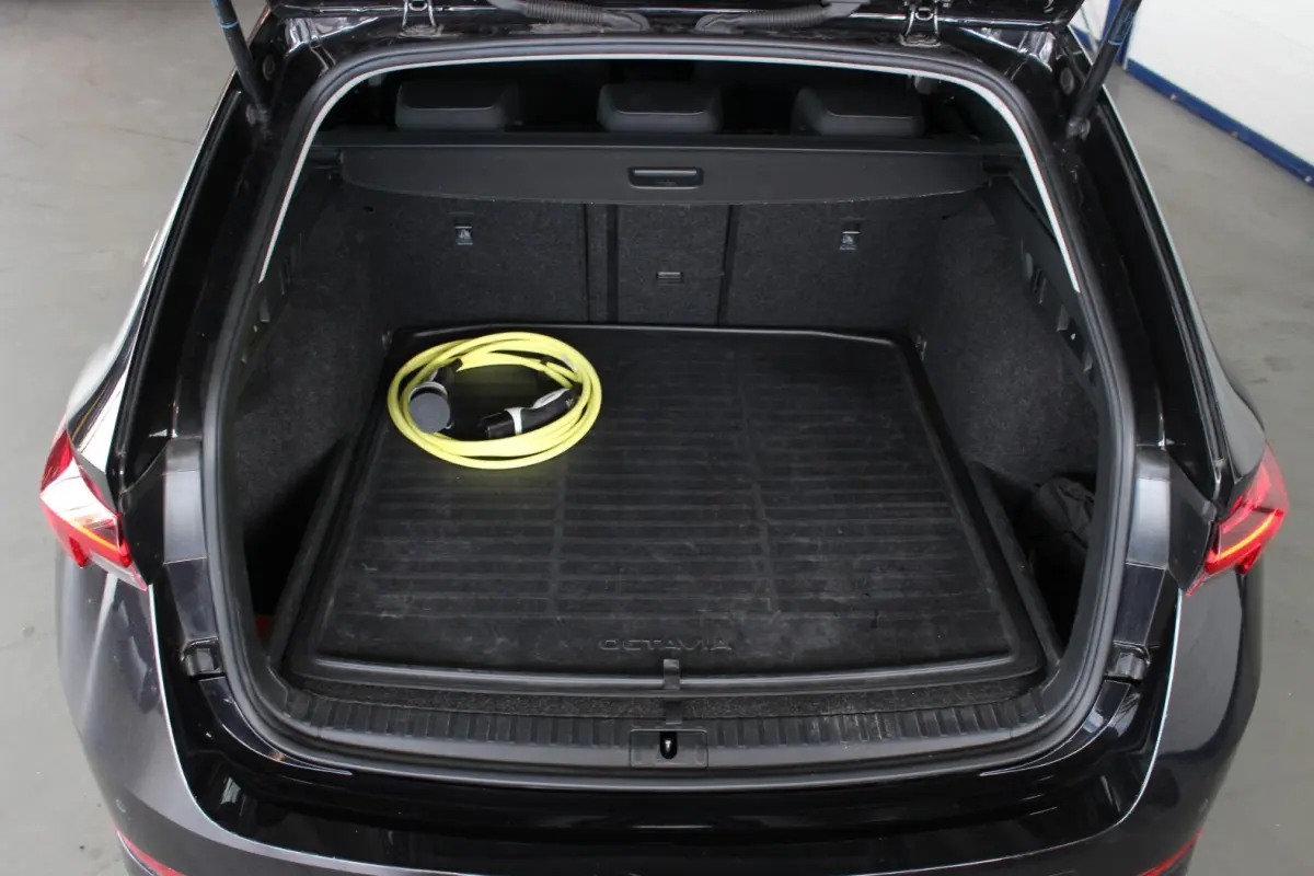 1.4 TSI iV PHEV Business Edition Trekhaak | Carplay | Stoelverw. | Camera | Navi | Bluetooth | 18” LMV | PDC V+A