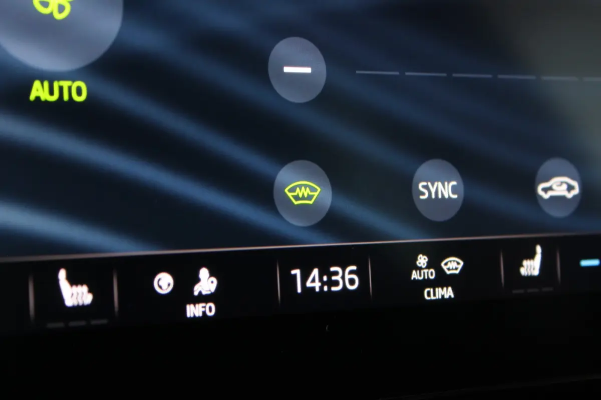 1.4 TSI iV PHEV Business Edition Trekhaak | Carplay | Stoelverw. | Camera | Navi | Bluetooth | 18” LMV | PDC V+A