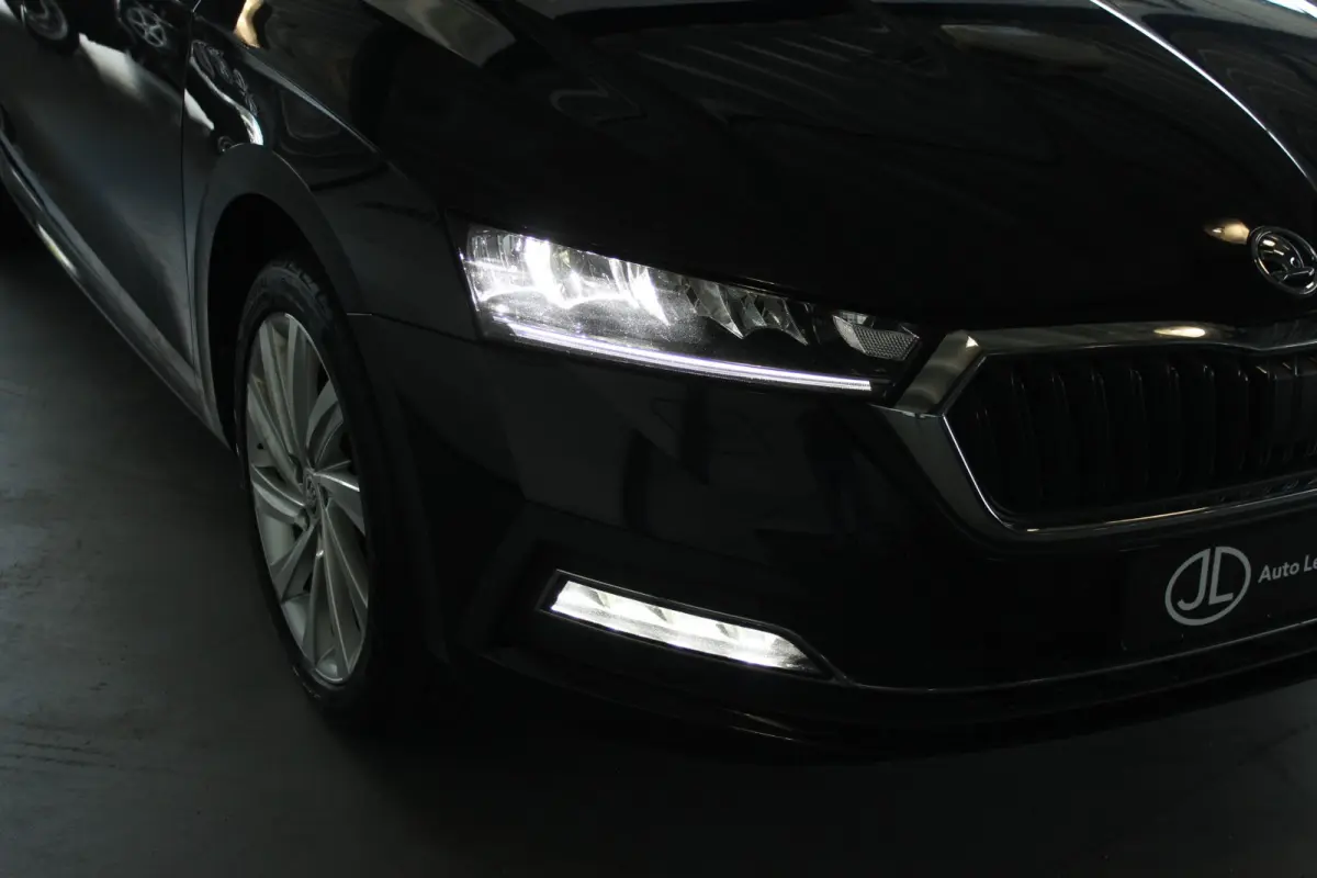 1.4 TSI iV PHEV Business Edition Trekhaak | Carplay | Stoelverw. | Camera | Navi | Bluetooth | 18” LMV | PDC V+A
