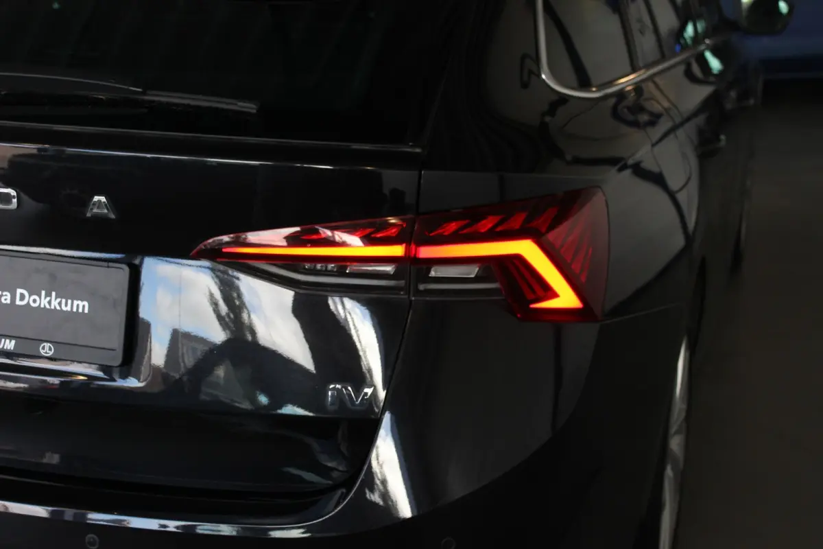 1.4 TSI iV PHEV Business Edition Trekhaak | Carplay | Stoelverw. | Camera | Navi | Bluetooth | 18” LMV | PDC V+A
