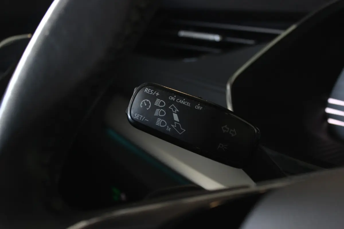 1.4 TSI iV PHEV Business Edition Trekhaak | Carplay | Stoelverw. | Camera | Navi | Bluetooth | 18” LMV | PDC V+A