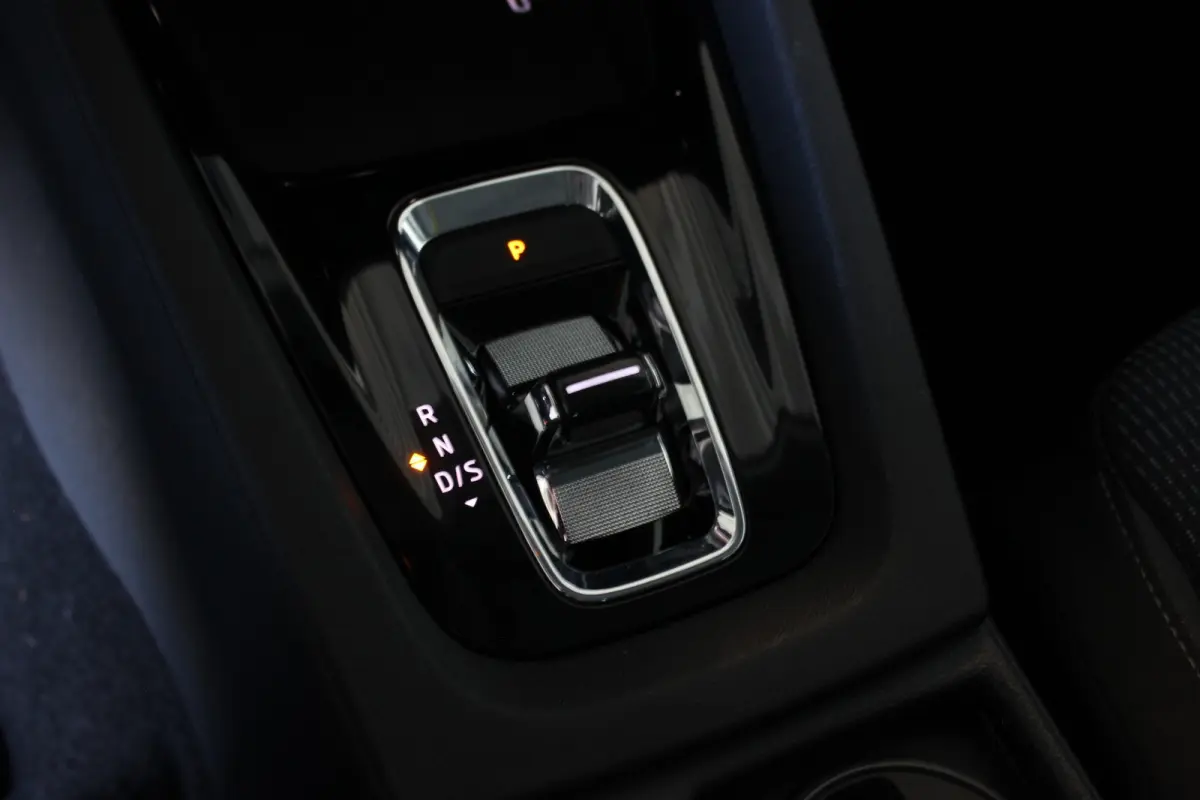 1.4 TSI iV PHEV Business Edition Trekhaak | Carplay | Stoelverw. | Camera | Navi | Bluetooth | 18” LMV | PDC V+A