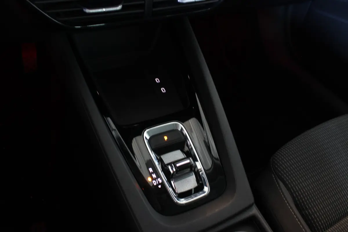 1.4 TSI iV PHEV Business Edition Trekhaak | Carplay | Stoelverw. | Camera | Navi | Bluetooth | 18” LMV | PDC V+A