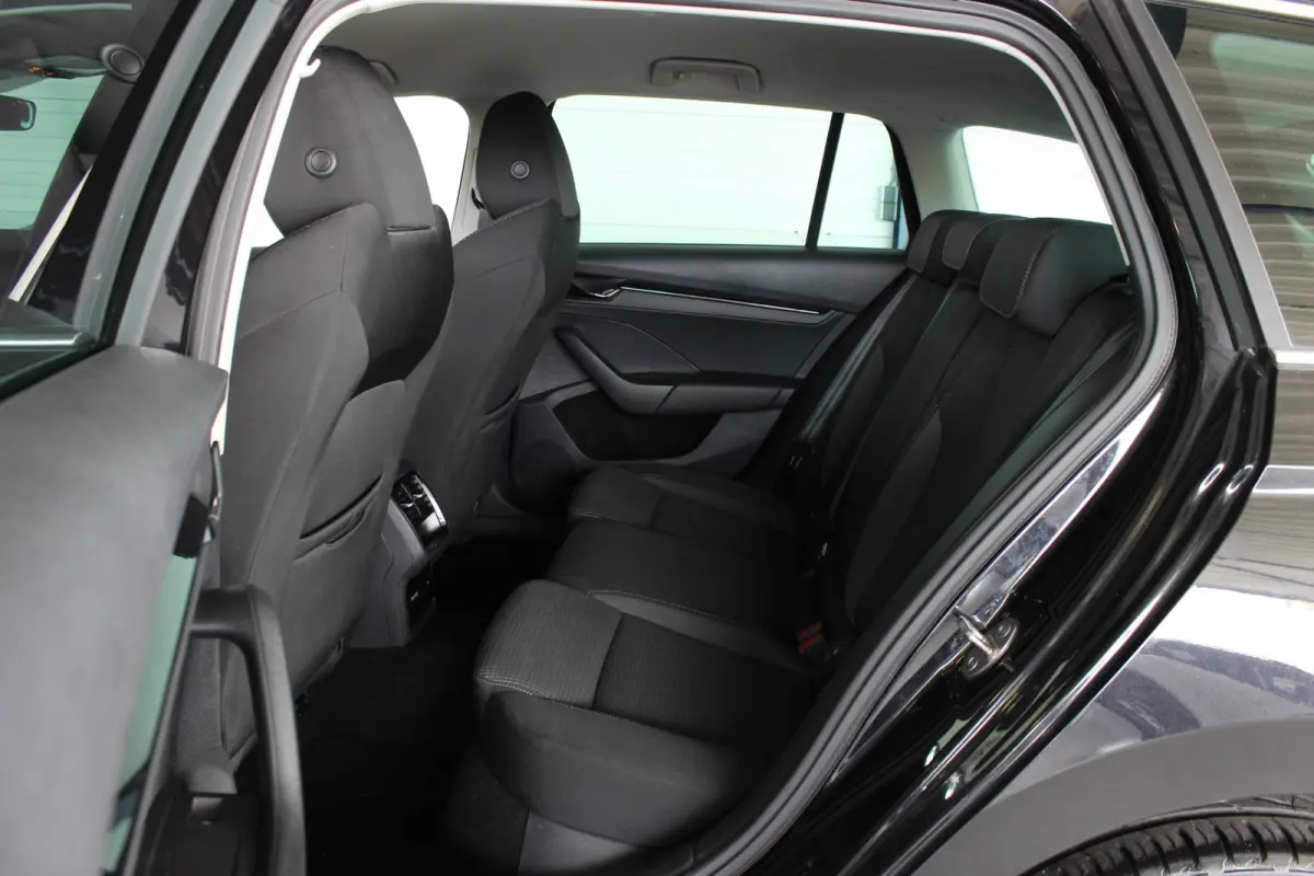 1.4 TSI iV PHEV Business Edition Trekhaak | Carplay | Stoelverw. | Camera | Navi | Bluetooth | 18” LMV | PDC V+A