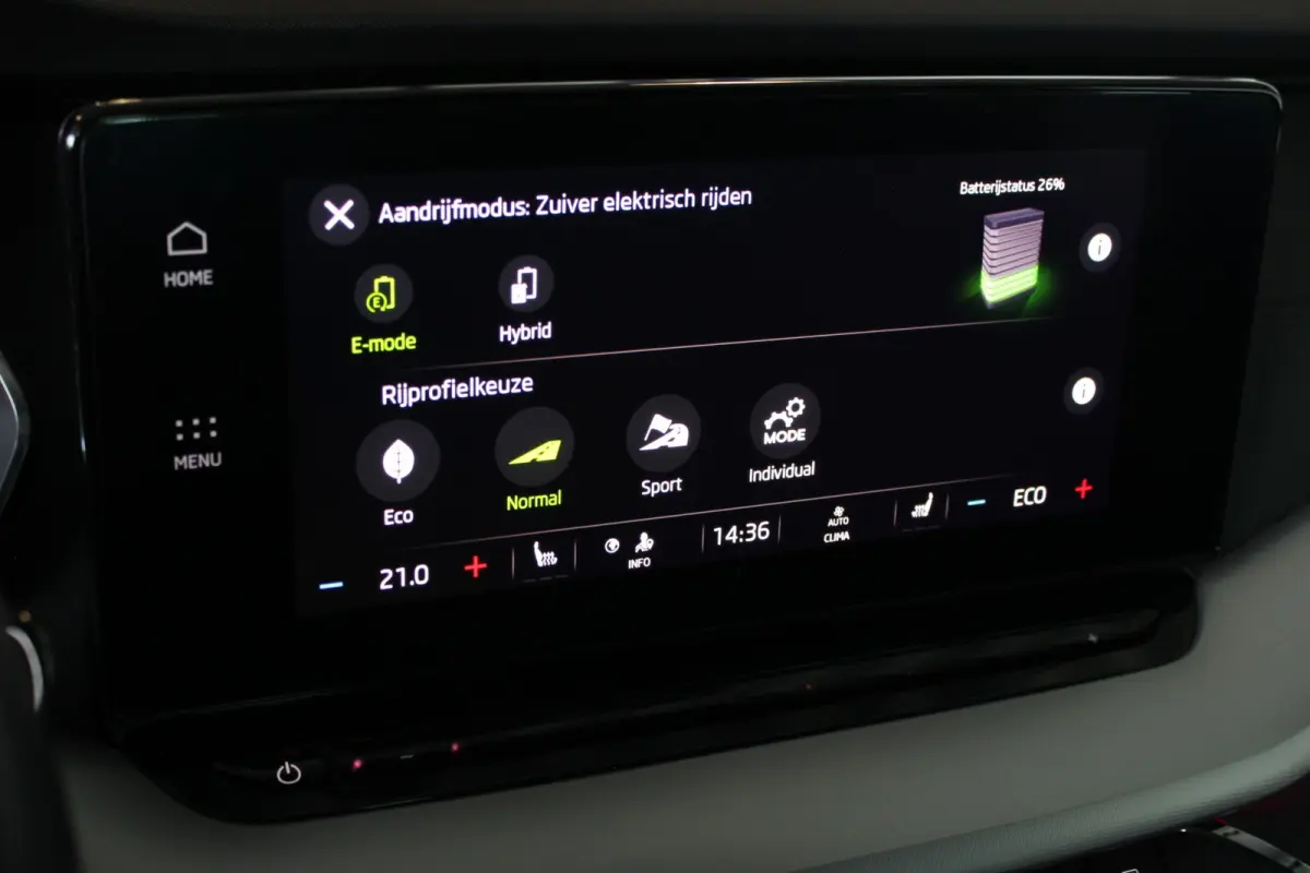 1.4 TSI iV PHEV Business Edition Trekhaak | Carplay | Stoelverw. | Camera | Navi | Bluetooth | 18” LMV | PDC V+A